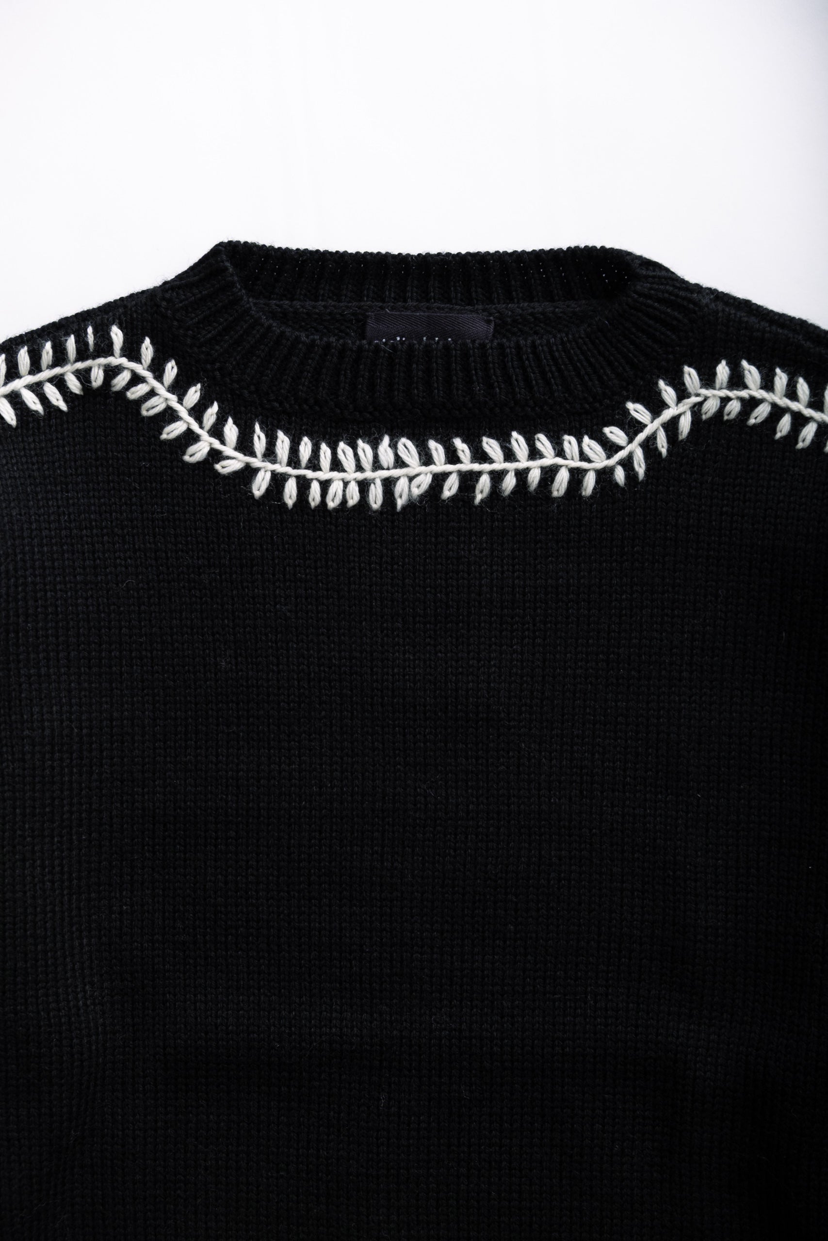 SLOUCHY SWEATER - EMBROIDERED BLK