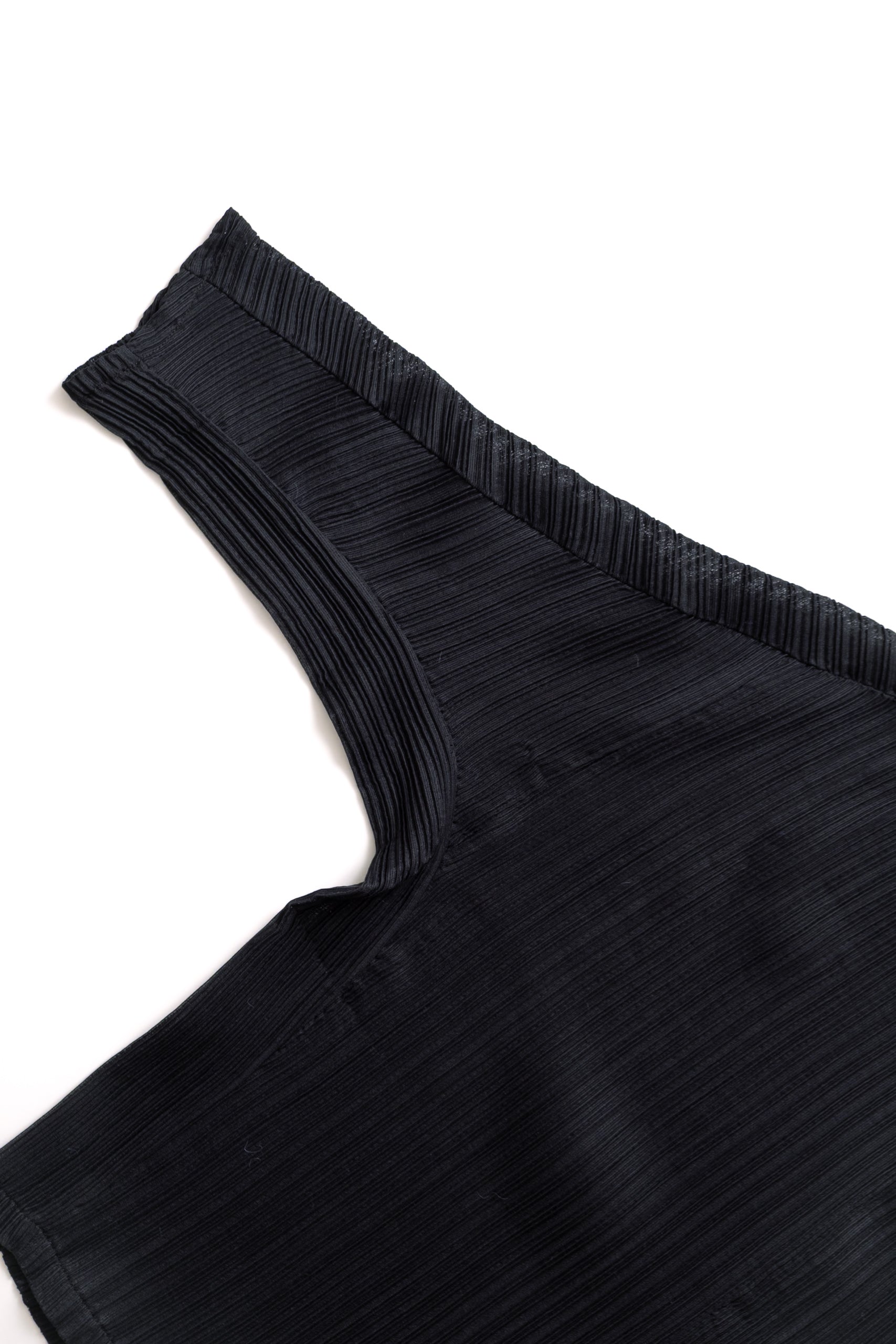 ORCUS PLEATED TOP - BLACK