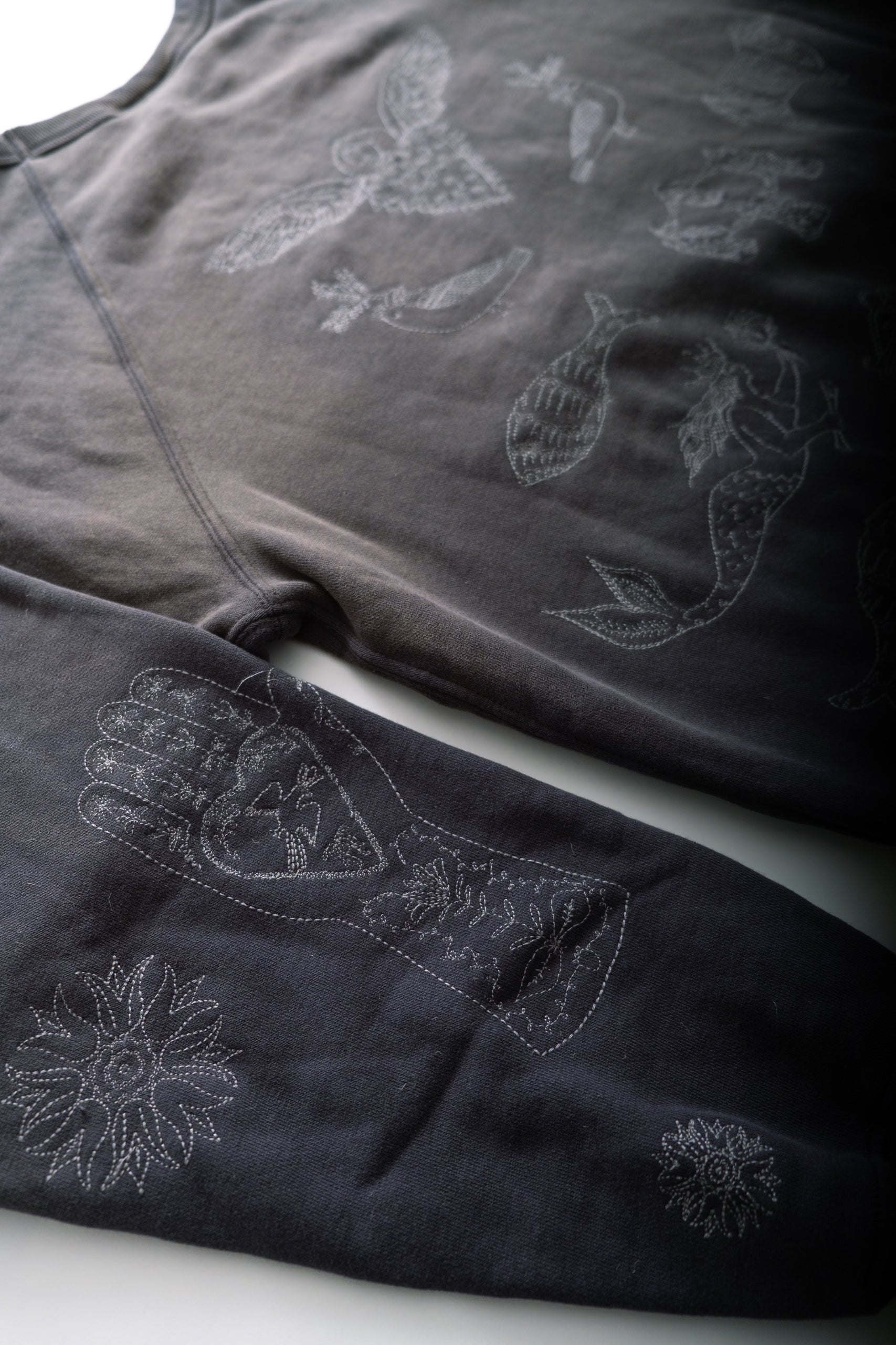 WILSON CREWNECK - CHARCOAL