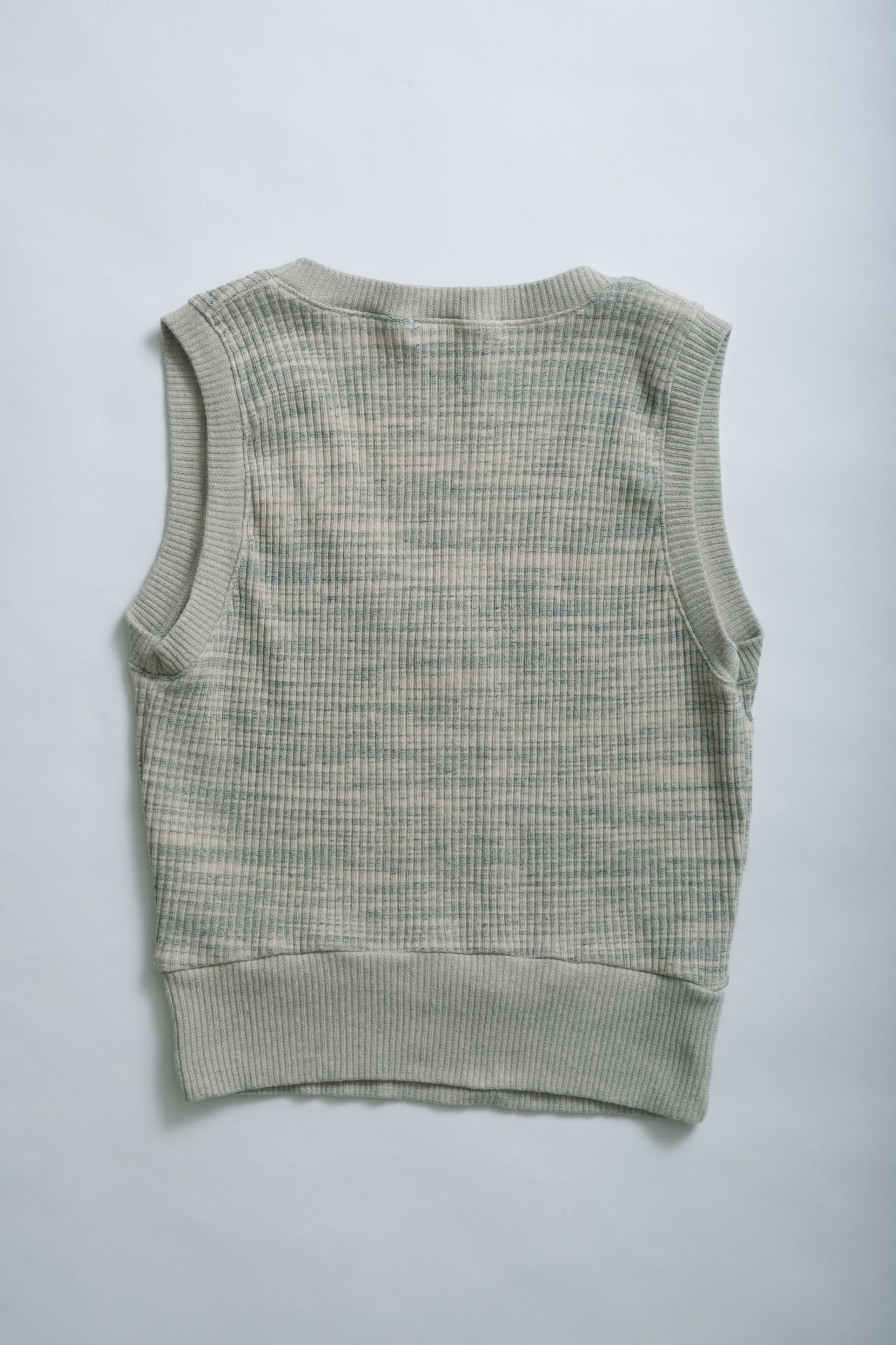 MIX UP V-NECK VEST