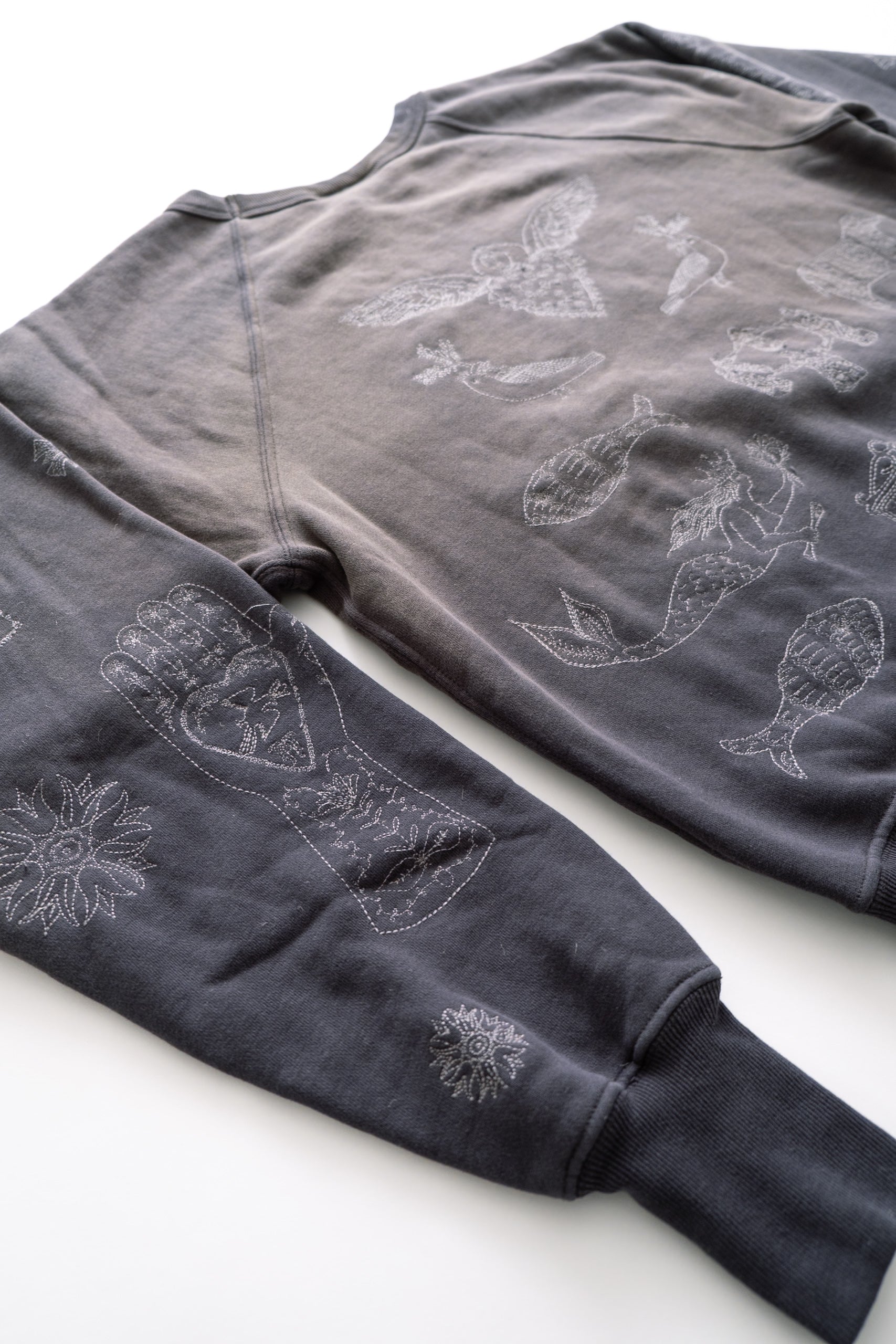 WILSON CREWNECK - CHARCOAL