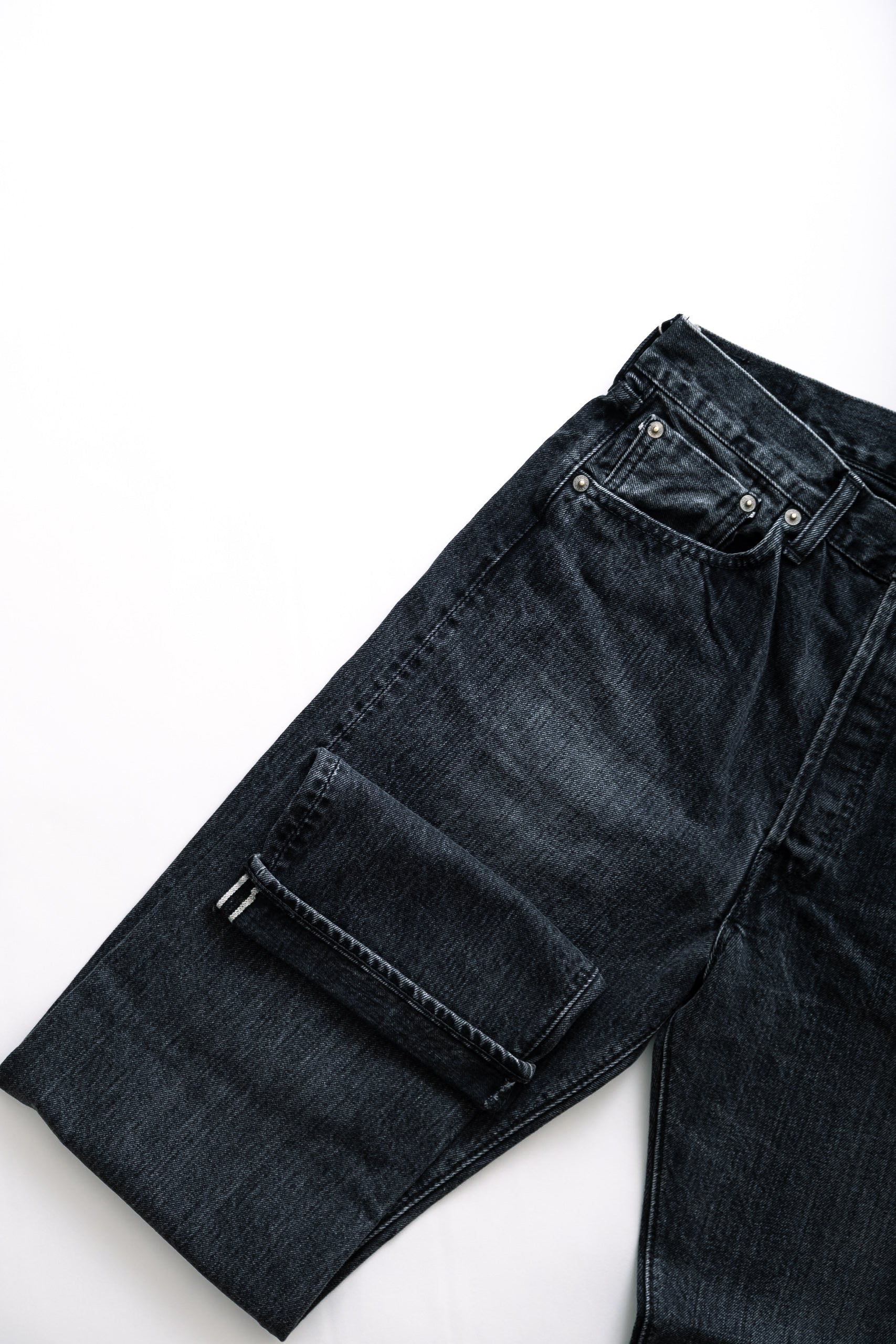 105 STANDARD SELVEDGE BLACK DENIM STONE
