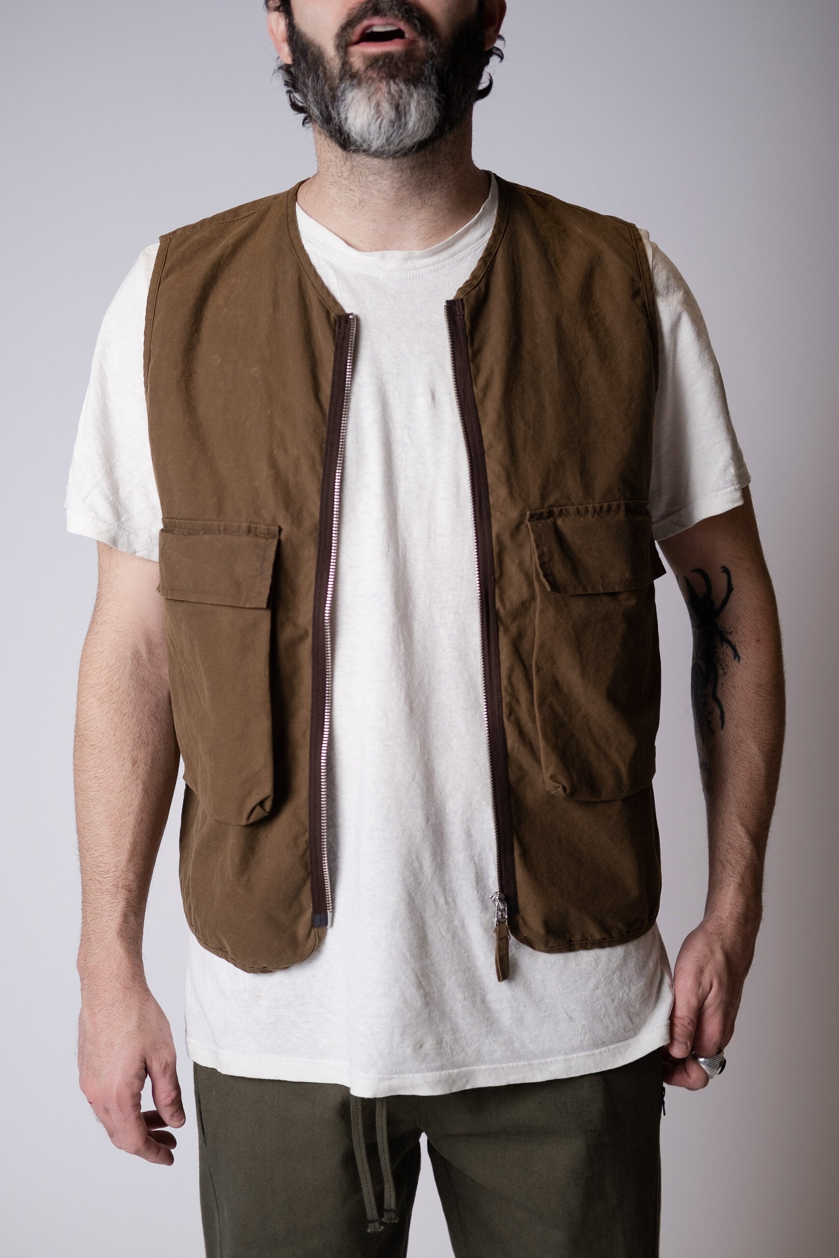 HANGOUT GILET - WAX SAND