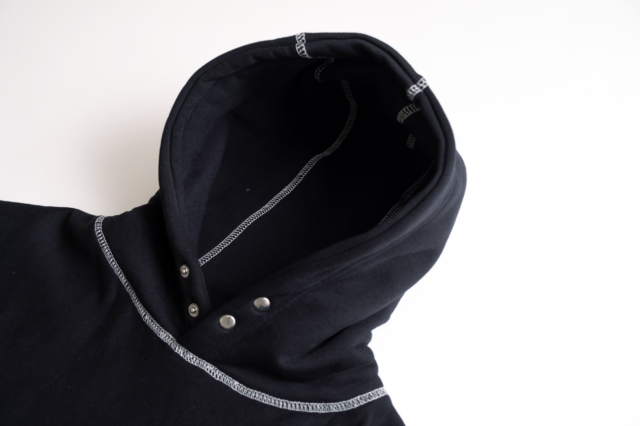CONTRAST STITCH HOODIE - BLACK