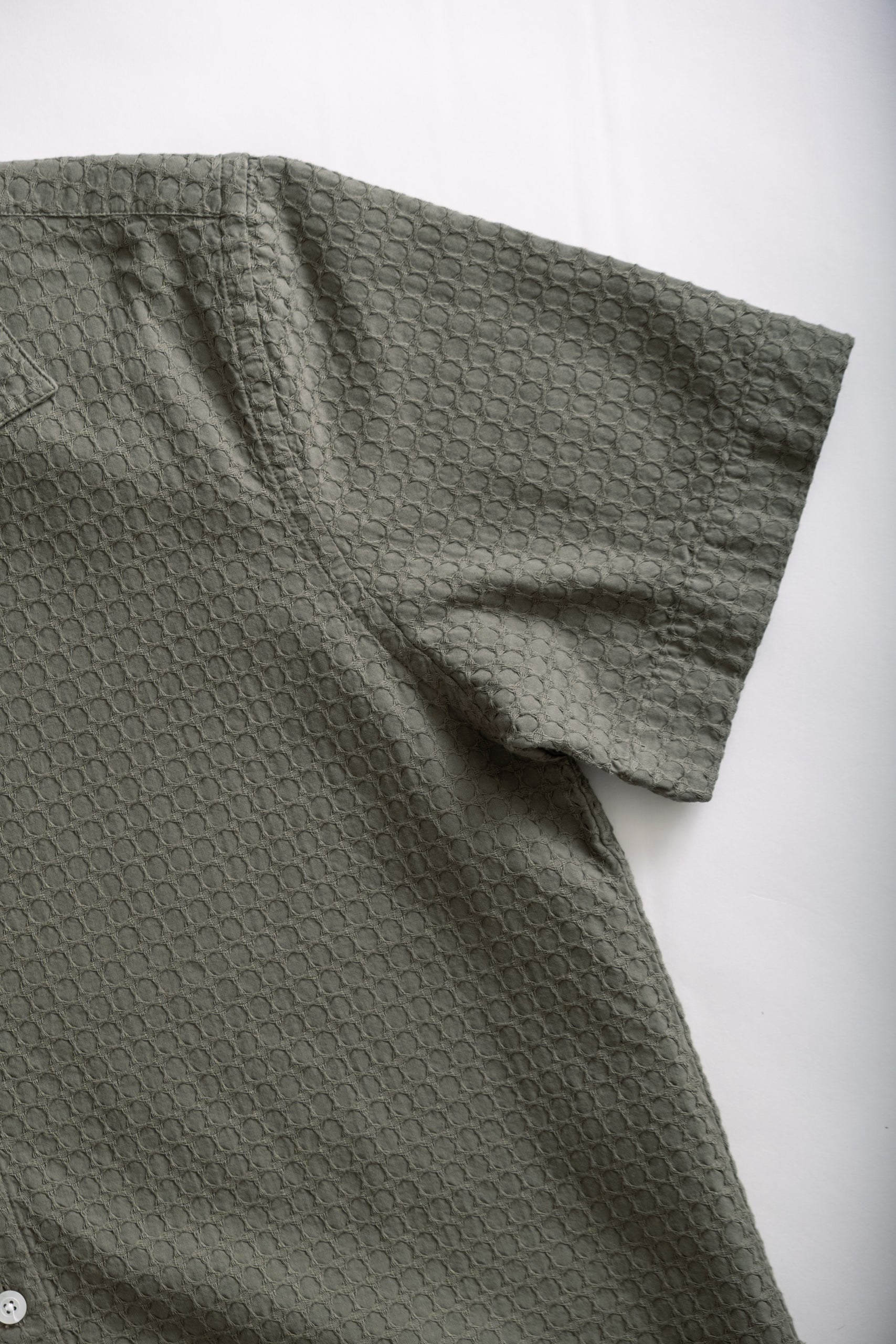 RESORT SHIRT - OLIVE GEO WEAVE