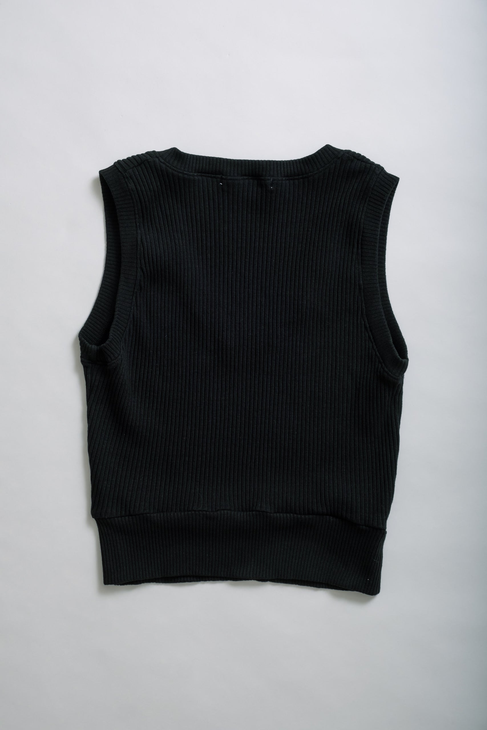 MIX UP V-NECK VEST