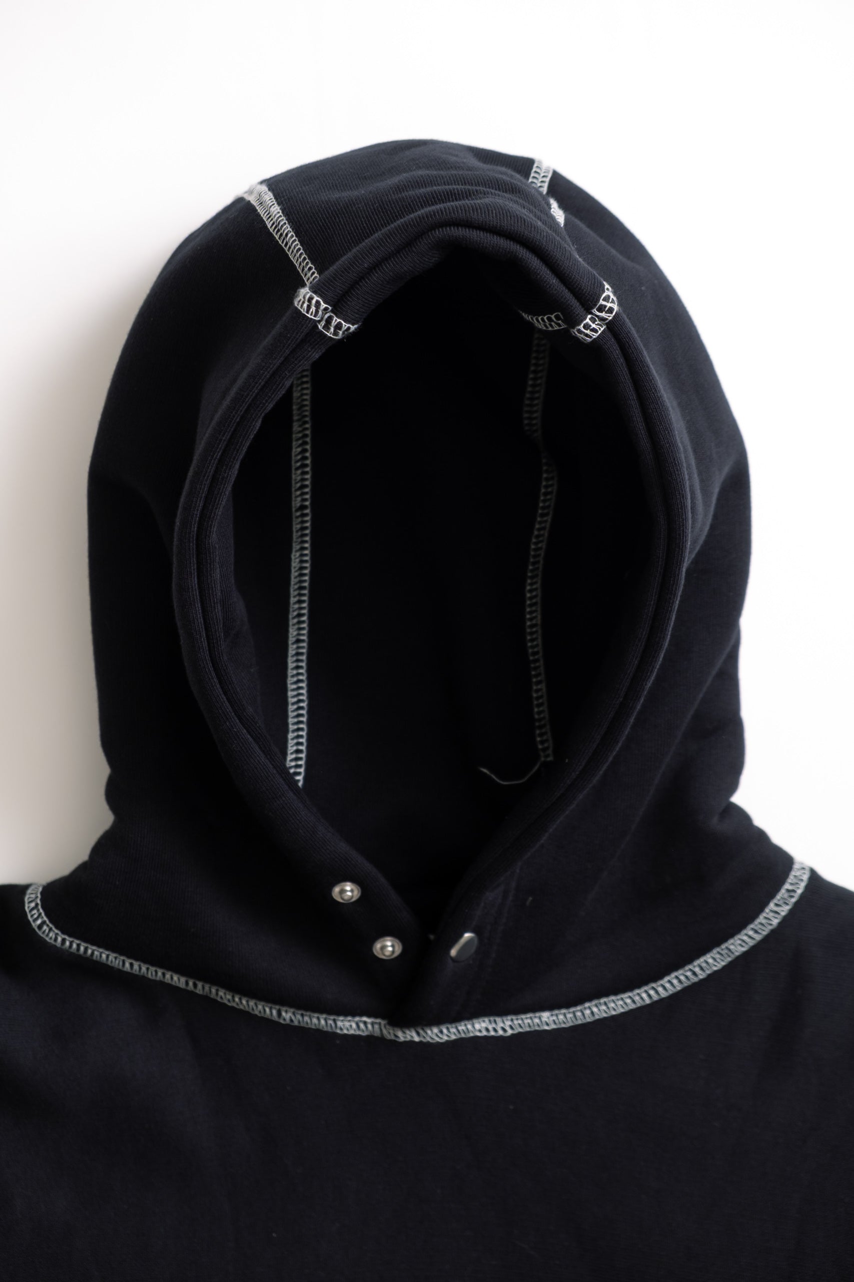 CONTRAST STITCH HOODIE - BLACK