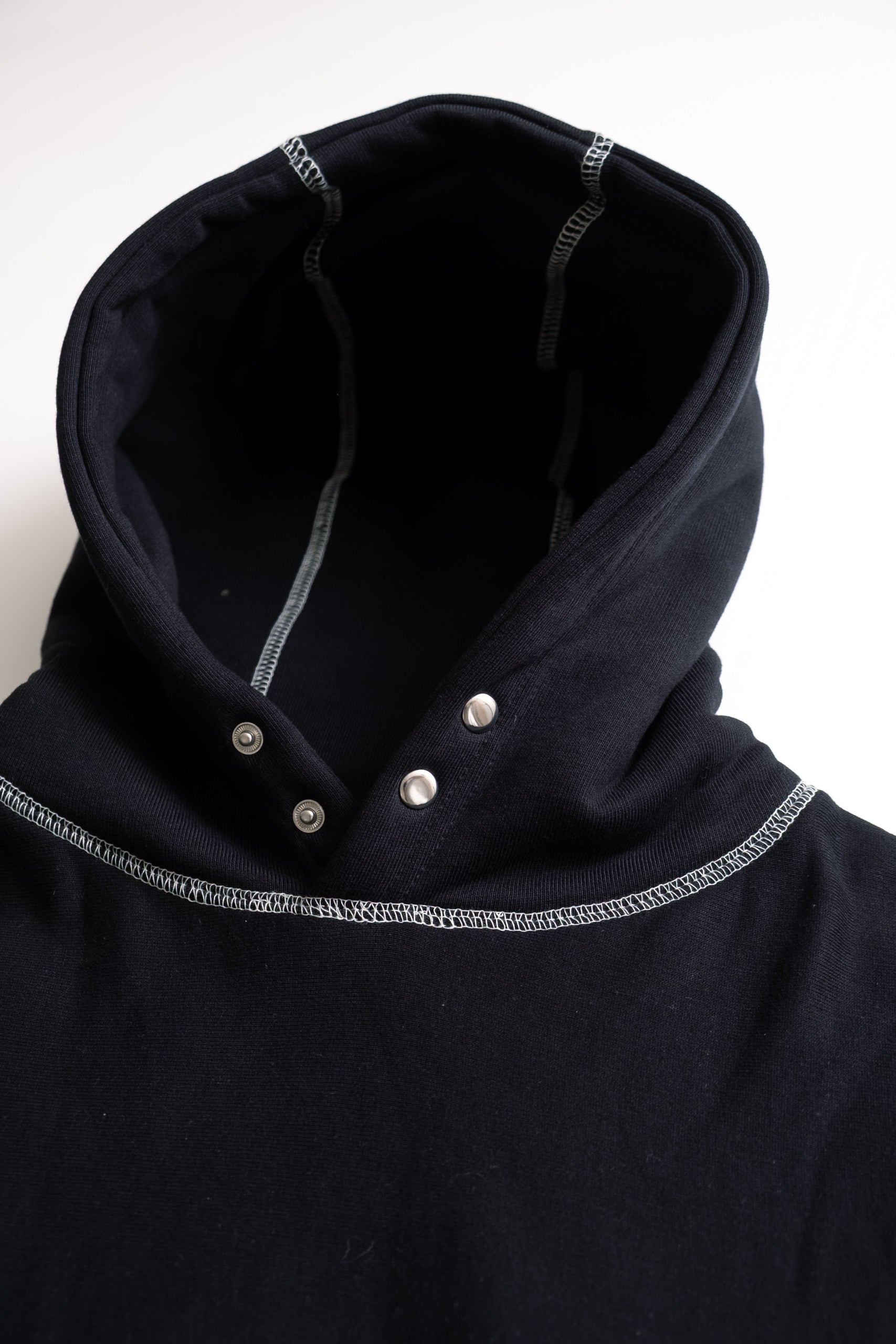 CONTRAST STITCH HOODIE - BLACK
