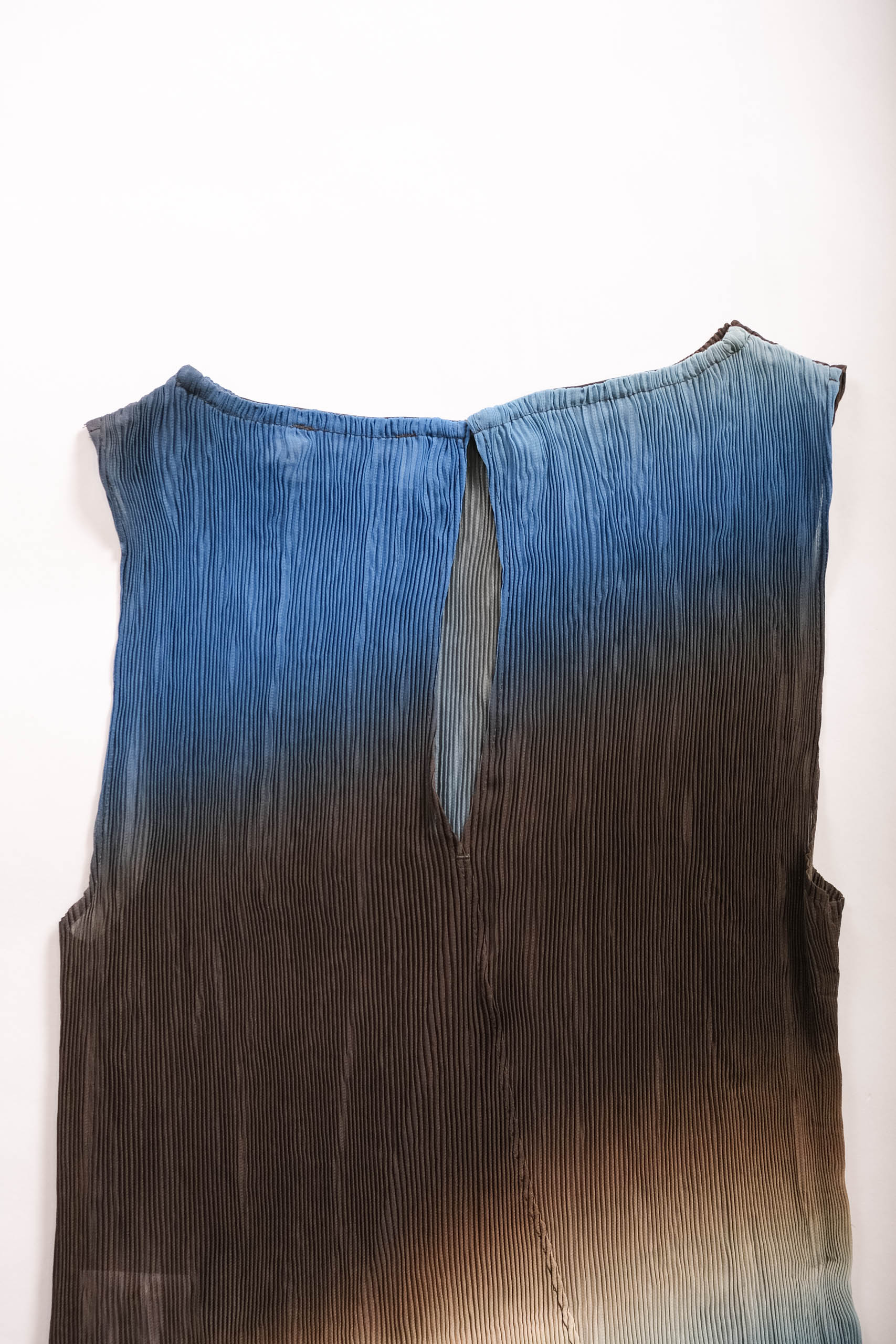GLASS PLEATED DORA TOP