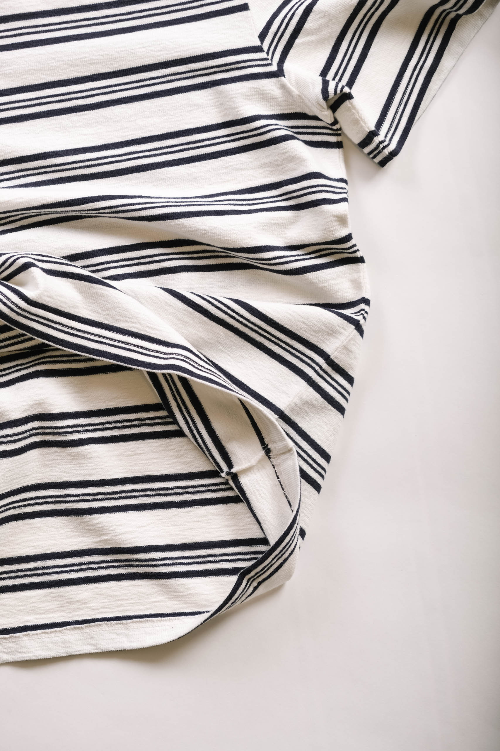 DEAN STRIPE TEE - ECRU/NAVY
